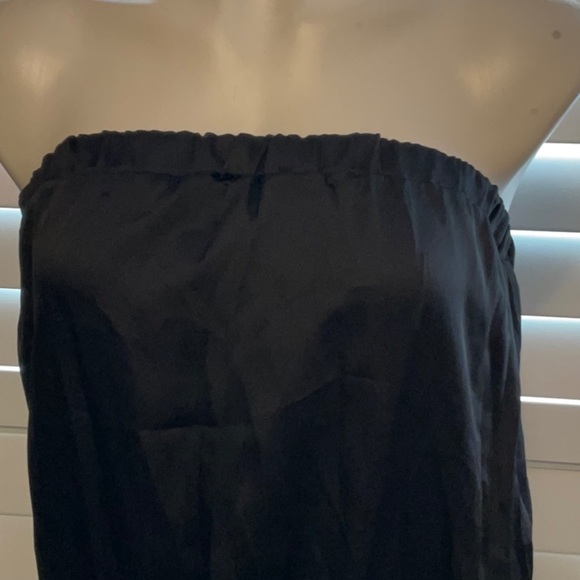 Elegant Black Strapless Blouse - Picture 2 of 8